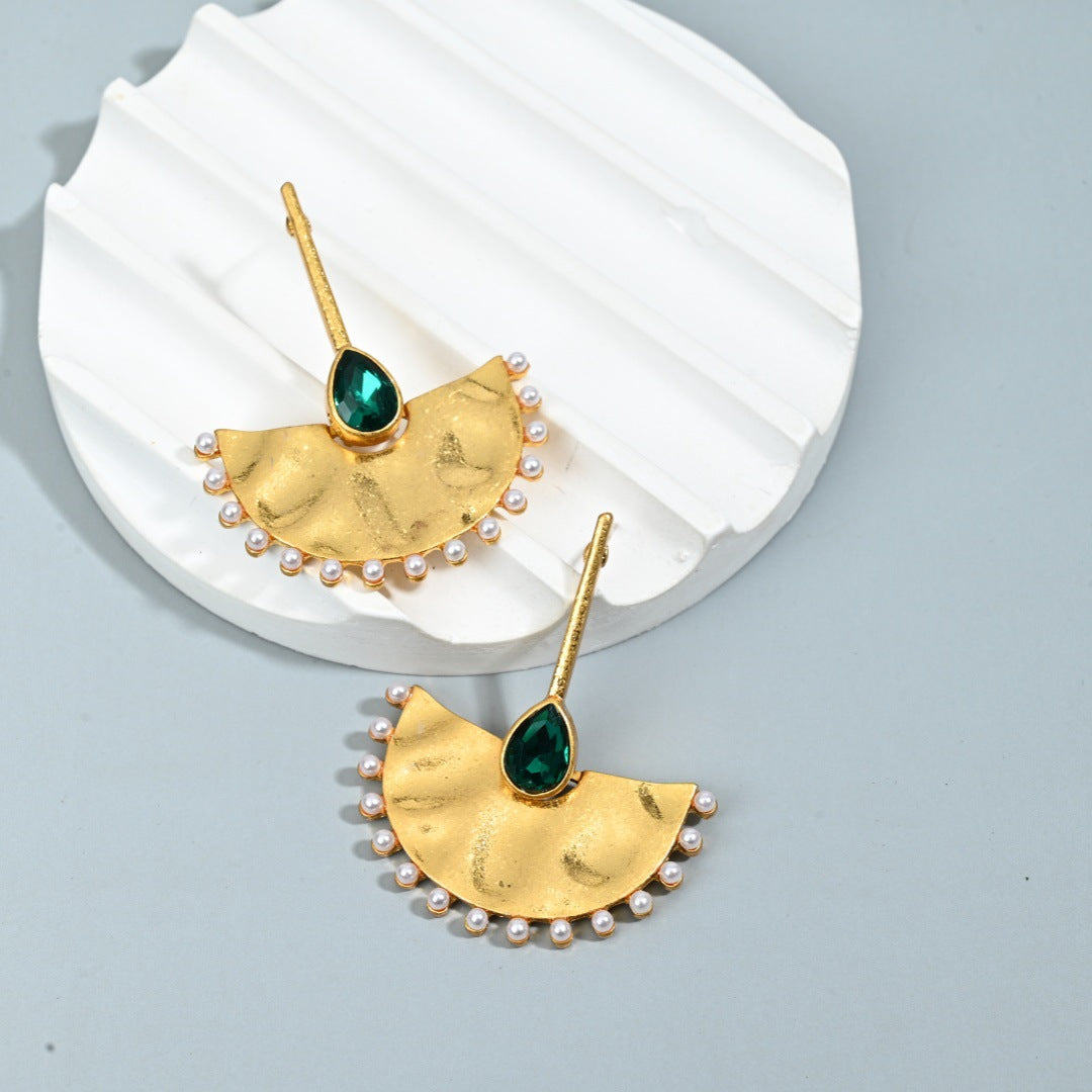 Retro Light-Luxury Gold Fan-Blade Pearl Stud Earrings